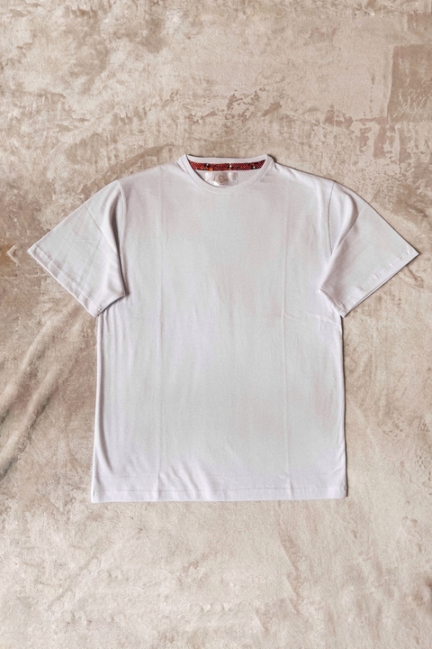 Remera orquídea blanca