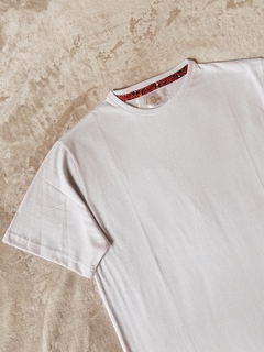 Remera orquídea blanca - Aire Molino