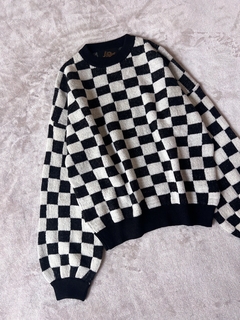 Sweater cuadritos negro y crudo en internet
