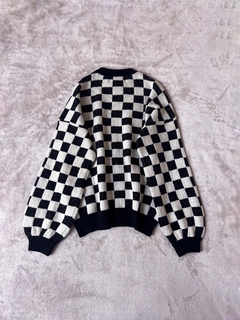 Sweater cuadritos negro y crudo