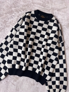 Sweater cuadritos negro y crudo en internet