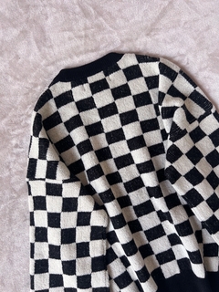 Sweater cuadritos negro y crudo - tienda online