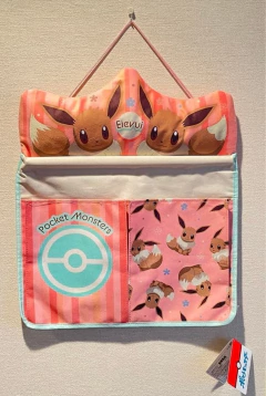 Wall Pocket Pokemon Pikachu y Eevee SEGA 2022 - Quality.Store. El lugar de los fans!