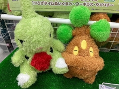 Peluche Pokemon Larvitar 32cm Kutsurogi Time Banpresto 2023 - comprar online