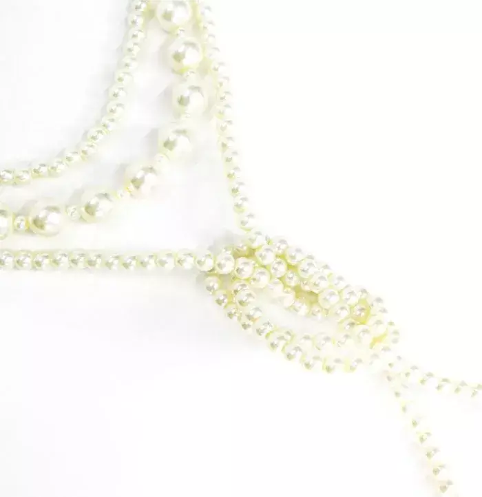 Collar de perlas con detalle colgante