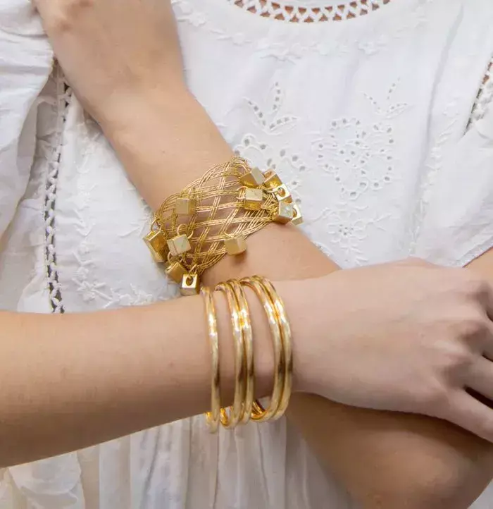 Conjunto de pulseras de metal