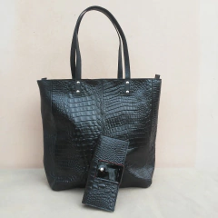 Tote Crocco negro C/ Cierre + Billetera en internet