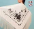 Manton Triangular Grande Bordado a Maquina Jersey 2mt Español Crema con Negro en internet