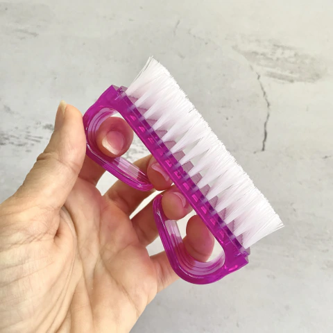 Cepillo de uñas en internet