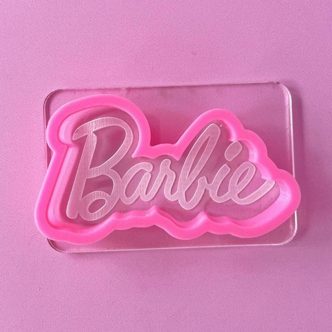 ACRILICO CON MARCADOR BARBIE LOGO