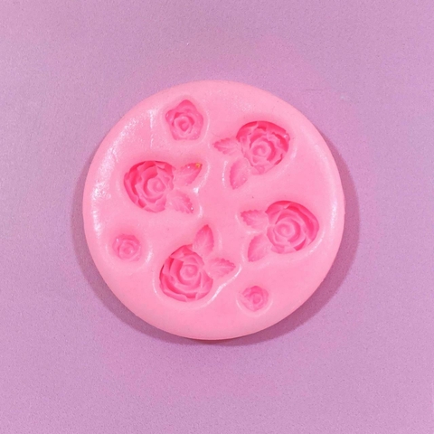 MOLDE DE SILICONA ROSAS CON HOJAS X 4 Y MINI ROSITAS X 3