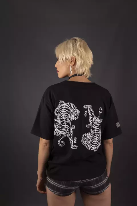 Remera Sacred Tigers