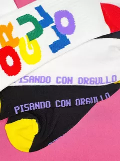 Medias Pisando Orgullo en internet
