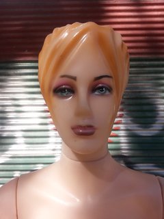 Imagen de MANIQUIES PLASTICO IRROMPIBLES DE HOMBRE O DAMA MAQUILLADA