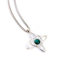Collar Nudo de Brujas Corazón Ágata verde