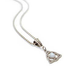 Collar Triqueta Piedra de la Luna