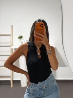Musculosa Chanel Bremer (Triple A) en internet