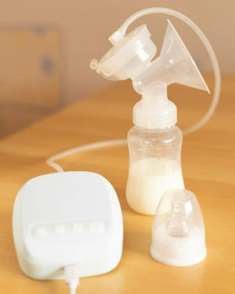 Sacaleche Electrico Con Mamadera Alltomom - comprar online