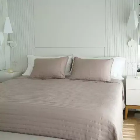 Cubrecama con fundas de almohadas