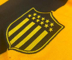 Imagem do Camisa Retrô Peñarol 1961 + Brinde Exclusivo