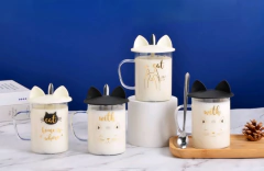 TAZA DE VIDRIO CON TAPA SILICONA Y CUCHARA DISEÑO WITH GATOS (9581) - comprar online