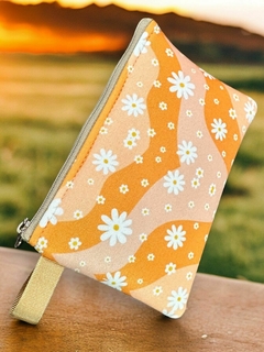 MONEDERO SIMIL NEOPRENE XL GALAXIA FLORAL en internet