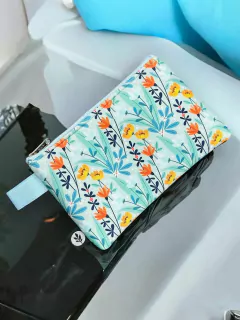 MONEDERO SIMIL NEOPRENE XL GALAXIA FLORAL