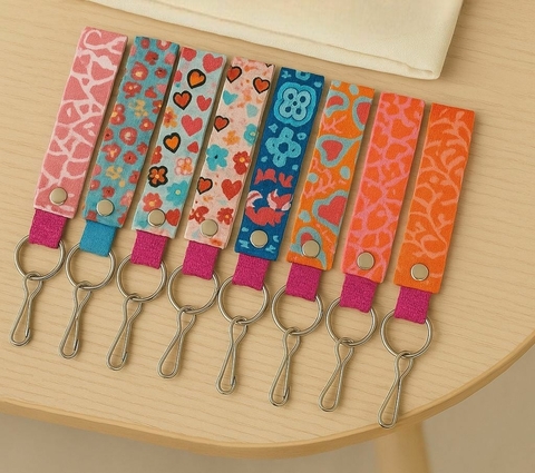 LLAVERO CINTITA CON GANCHO LINEA CORAZONADA - comprar online