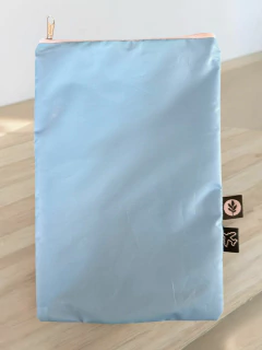 BOLSITA TRAVEL MULTIUSOS (23x16 CM) - Arte y Esencias Mayorista