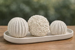 ESFERA DECORATIVA FLORES DE YESO - Arte y Esencias Mayorista