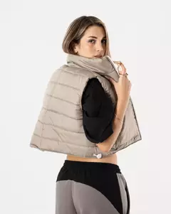 Chaleco Crop Viejascul Fantasy Cemento - comprar online