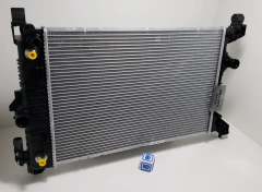 Radiador de motor Chevrolet Cobalt Spin Prisma 13/ Caja automatica Gm Denso