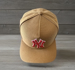 Boné SnapBack com logo NY e patch lateral bordado aberto - Rap Power