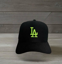 Boné SnapBack com Logo Bordada Frontal