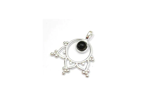 Dije Indi Con Agata Negra Bañado En Plata