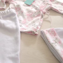 Imagen de Ajuar Rosas rosa 3 piezas + cajita