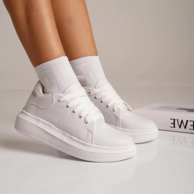 King Woman Full Blanco thumbnail 2