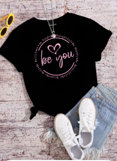 Remera "be you" en internet