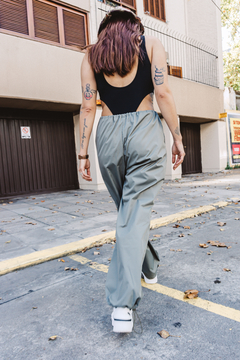 PANTALON PARACHUTE KANYE GREY - tienda online