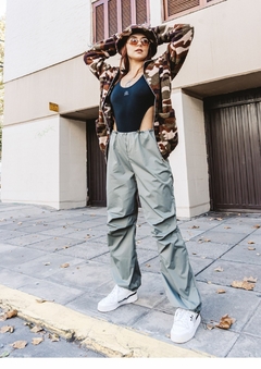 PANTALON PARACHUTE KANYE GREY - comprar online