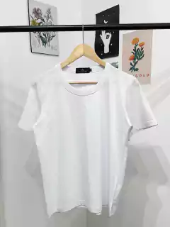 BASIC TEE BLANCA - TIENDA FLUO