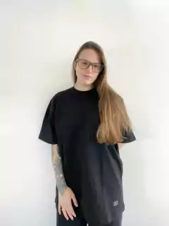 REMERA GENDERLESS BEAR NEGRA