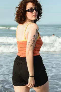 SHORT MOM STACY BLACK-ON-BLACK