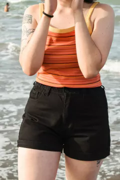 SHORT MOM STACY BLACK-ON-BLACK - comprar online