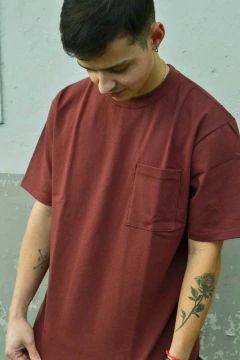 REMERA GENDERLESS BEAR BORDO - comprar online