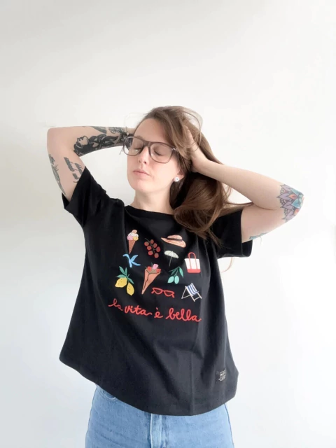 REMERA COCO LA VITA E BELLA NEGRA - comprar online