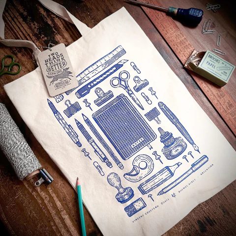 Tote Bag Stationery en lienzo premium con estampado original con elementos de papeleria 