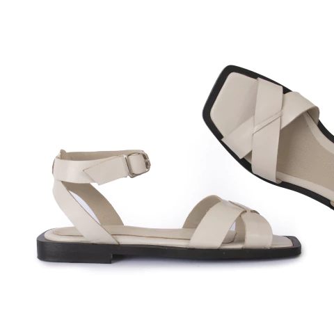 Sandalia Neo en cuero liso