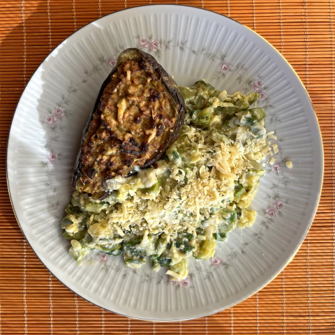 Berenjena rellena de carne con revuelto de zapallito - comprar online