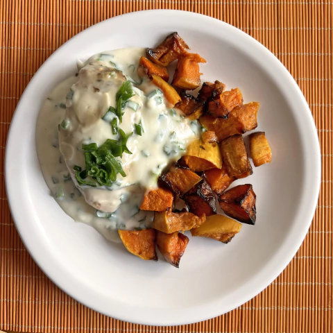 Pechuga de pollo con crema de verdeo y calabacitas al horno (sin sal) - comprar online